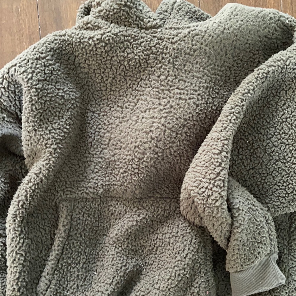 American eagle fuzzy sweatshirt